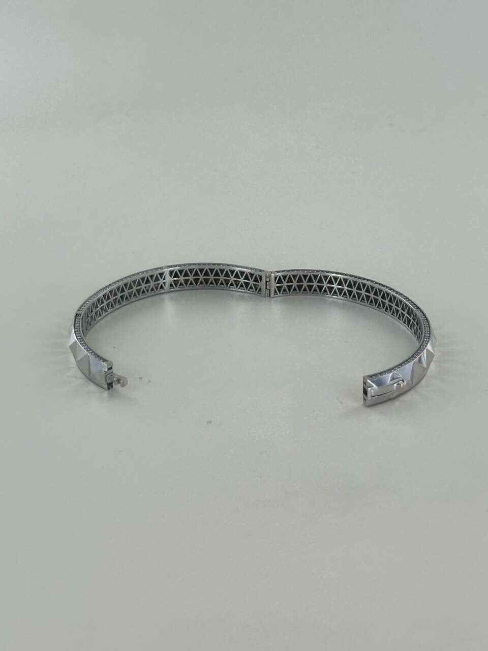 Jonc pyramidale et diamants – Image 2