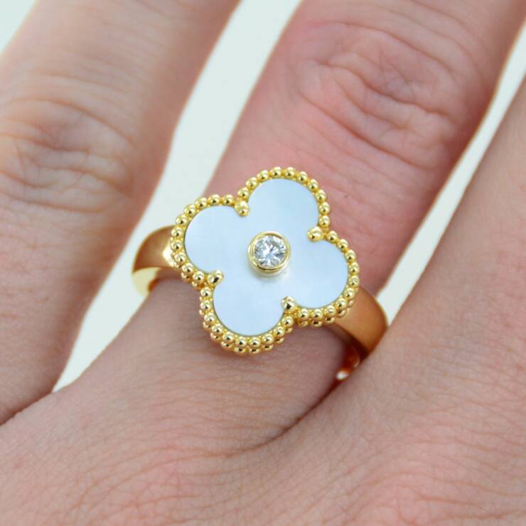 Bagues VAN CLEEF Vintage Alhambra Nacre Blanche et Diamant