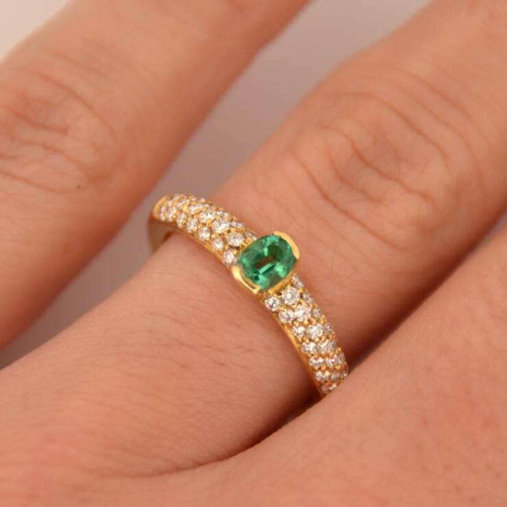Bague jonc émeraude et diamants